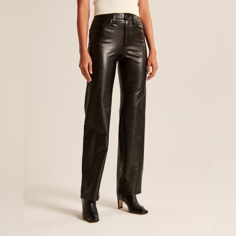 Abercrombie & Fitch The 90s Straight Ultra High Rise Faux Leather Size 30 / 10